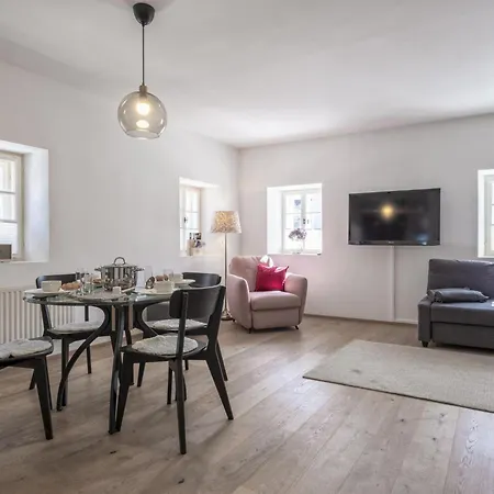 Zentral Apartamento